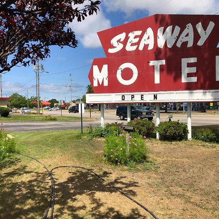 Seaway Motel Roosevelt Park ภายนอก รูปภาพ