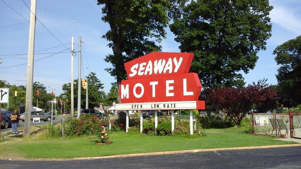 Seaway Motel Roosevelt Park ภายนอก รูปภาพ