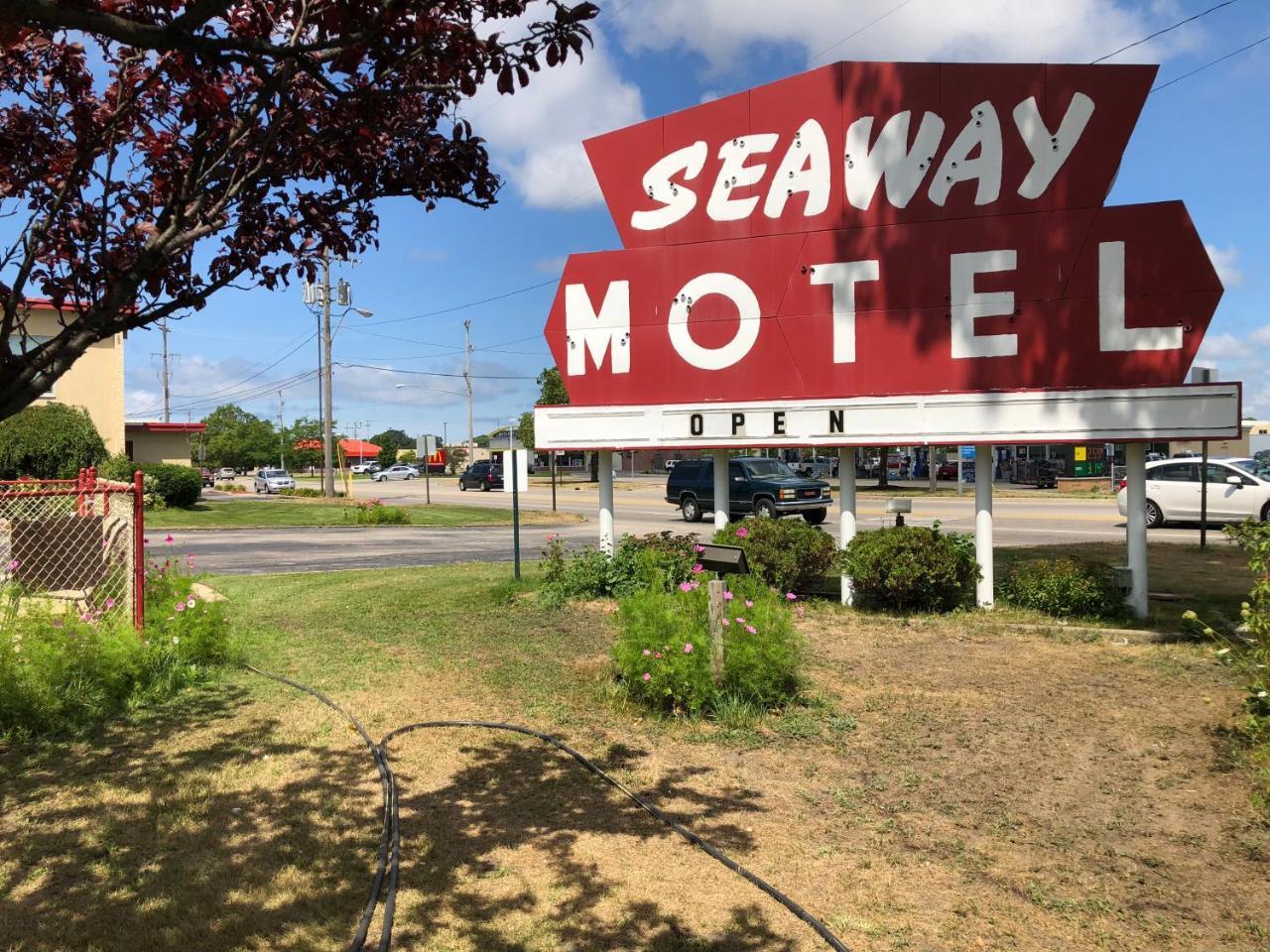 Seaway Motel Roosevelt Park ภายนอก รูปภาพ