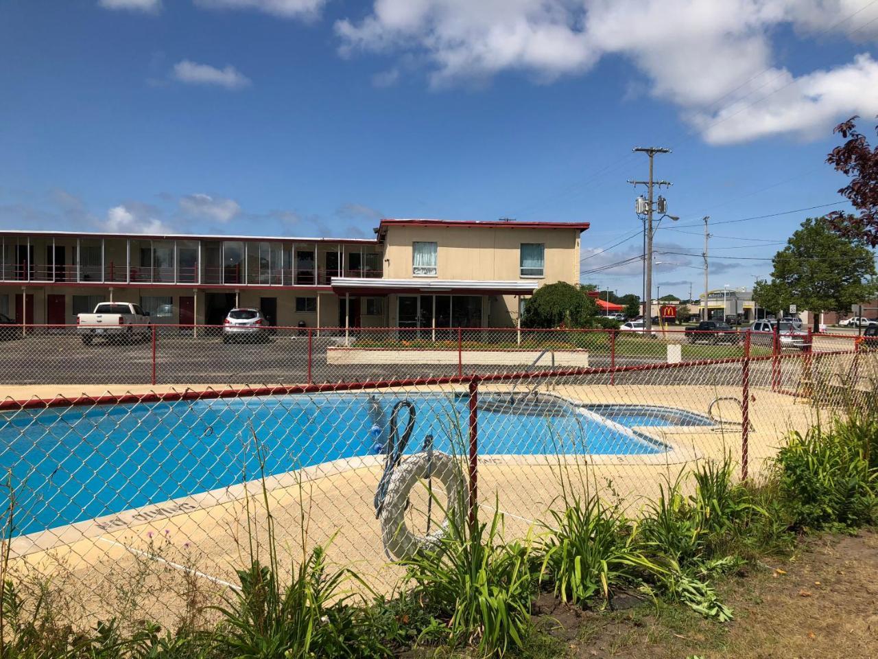 Seaway Motel Roosevelt Park ภายนอก รูปภาพ