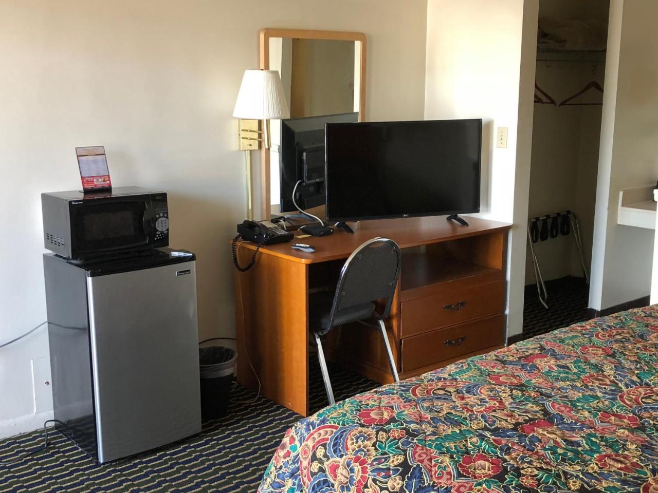 Seaway Motel Roosevelt Park ภายนอก รูปภาพ