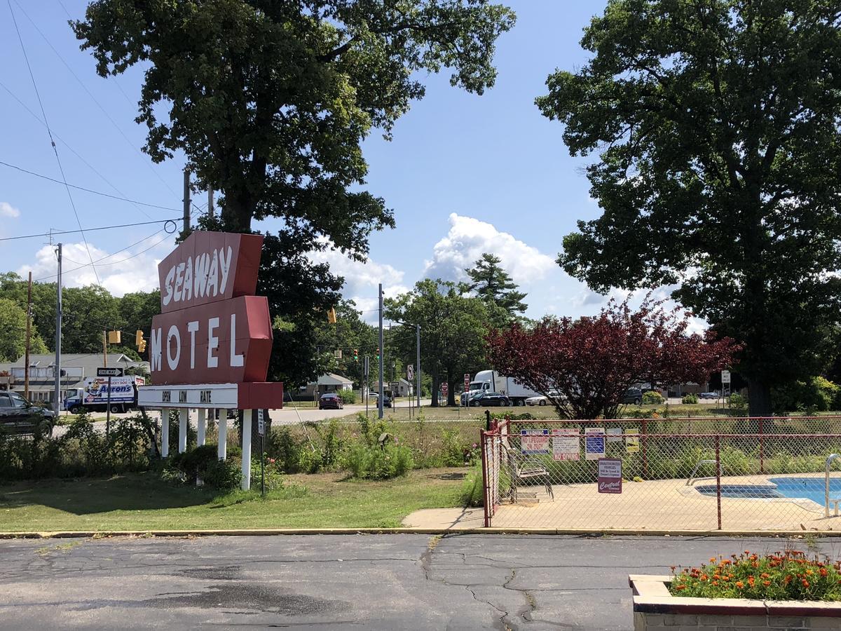 Seaway Motel Roosevelt Park ภายนอก รูปภาพ