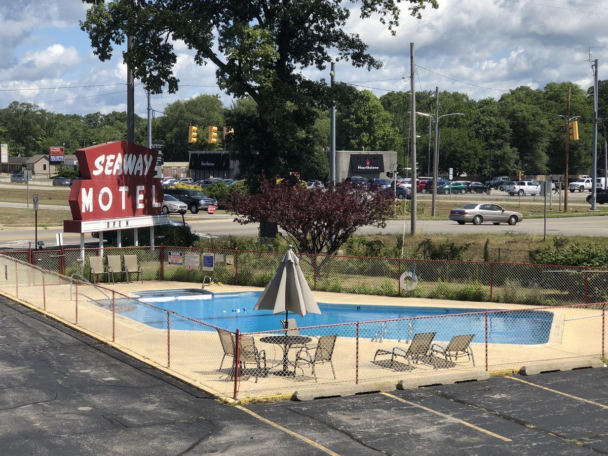 Seaway Motel Roosevelt Park ภายนอก รูปภาพ