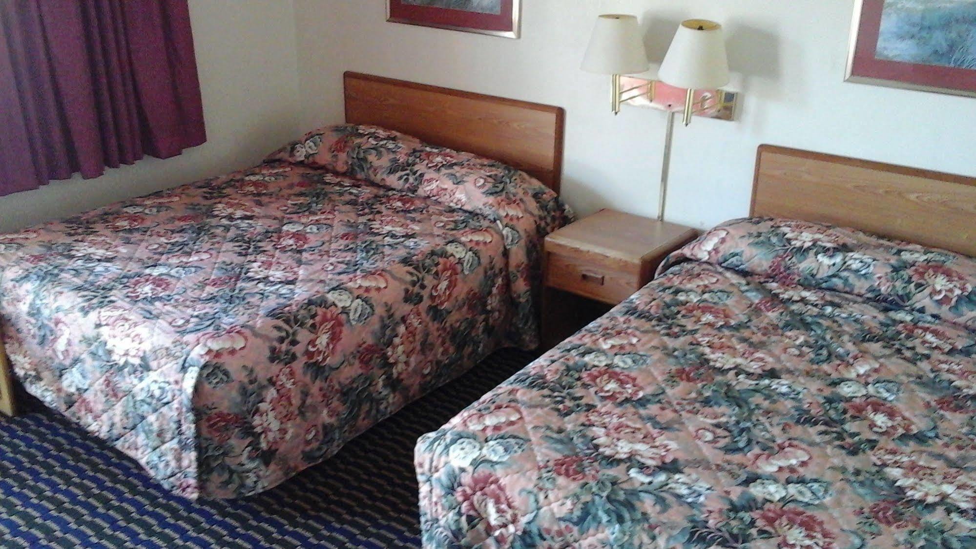 Seaway Motel Roosevelt Park ภายนอก รูปภาพ