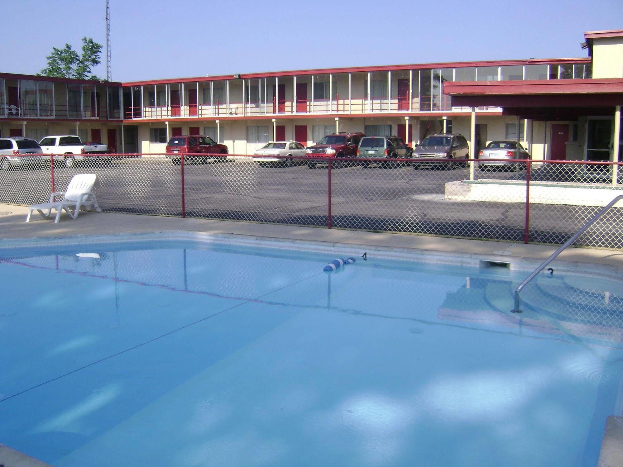 Seaway Motel Roosevelt Park ภายนอก รูปภาพ