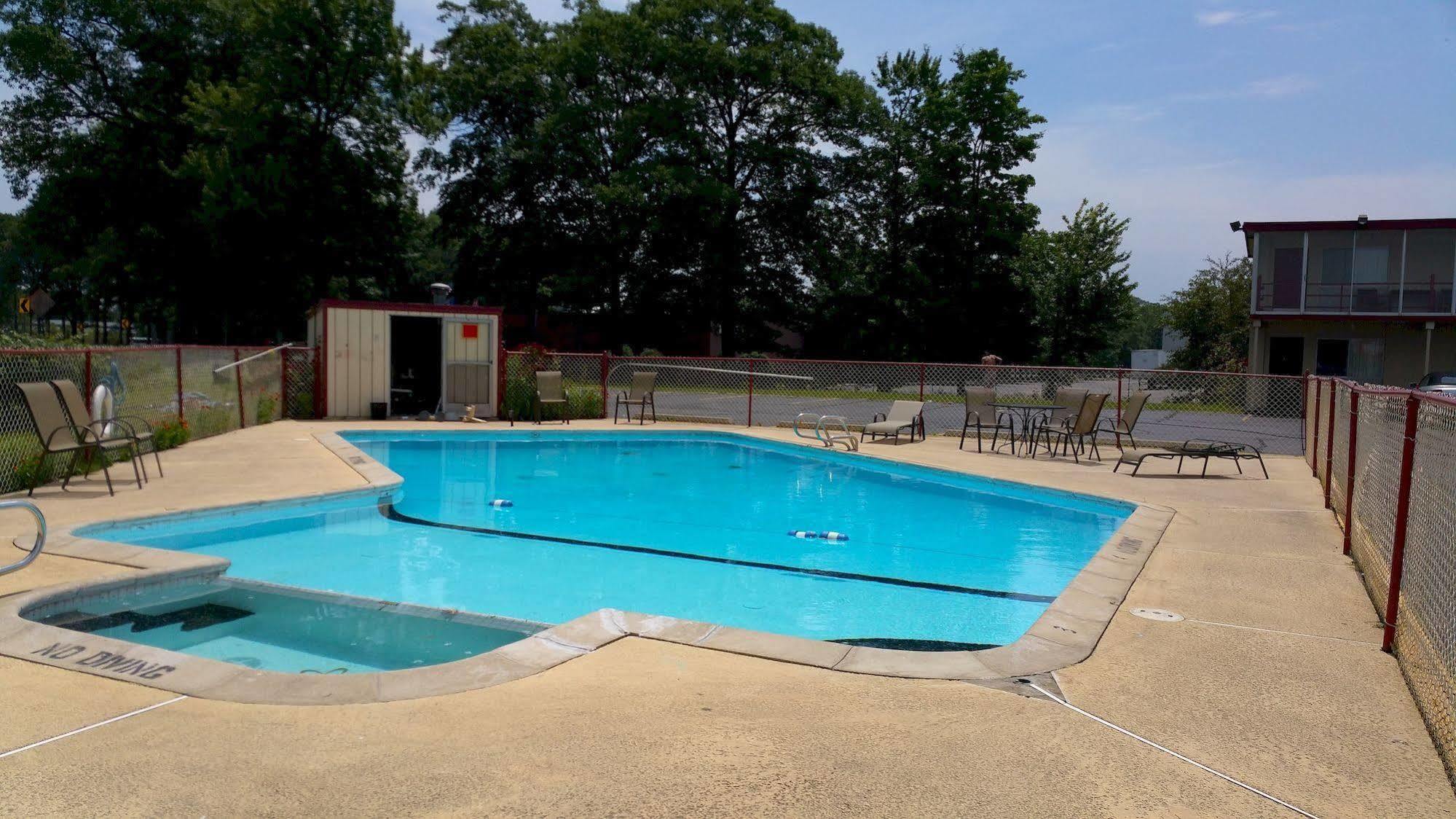 Seaway Motel Roosevelt Park ภายนอก รูปภาพ