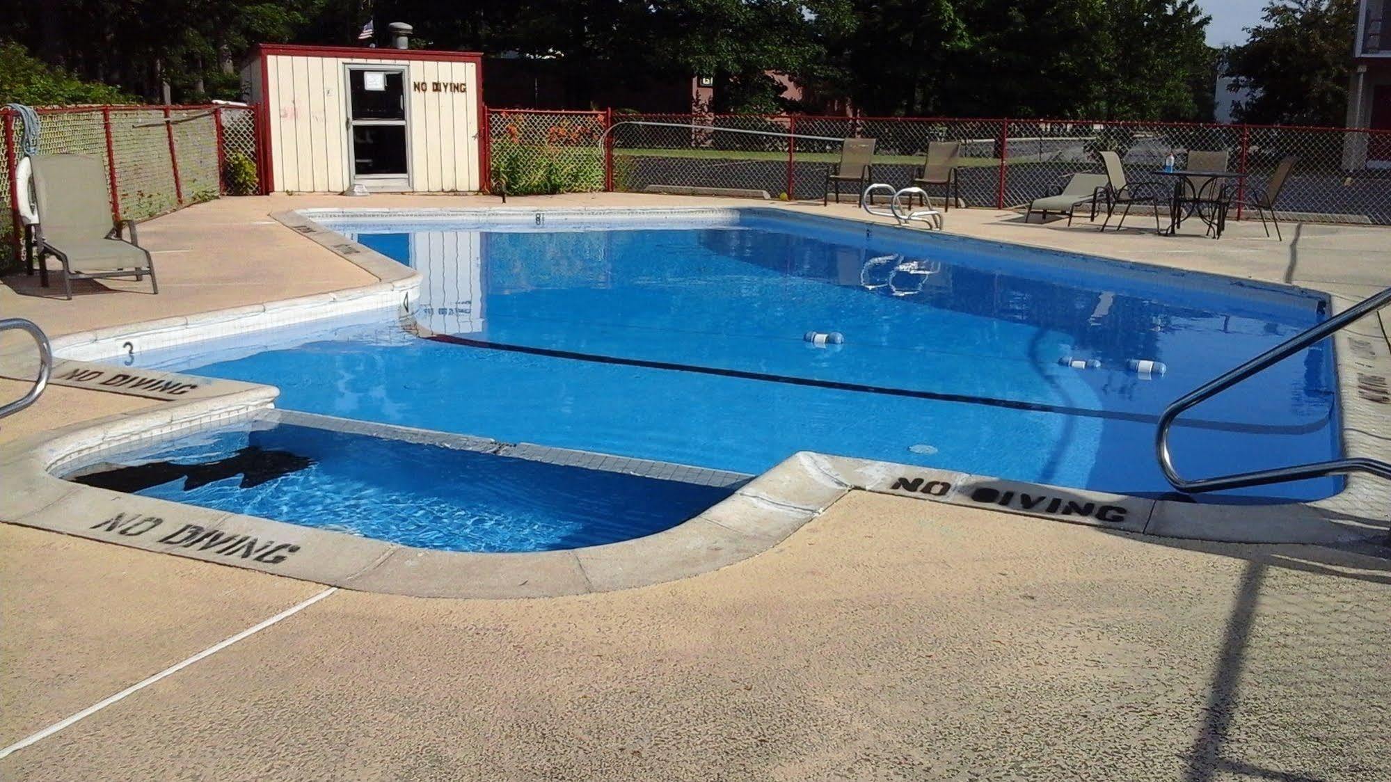 Seaway Motel Roosevelt Park ภายนอก รูปภาพ