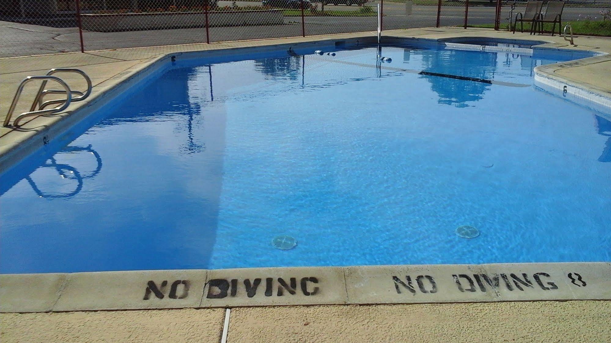 Seaway Motel Roosevelt Park ภายนอก รูปภาพ